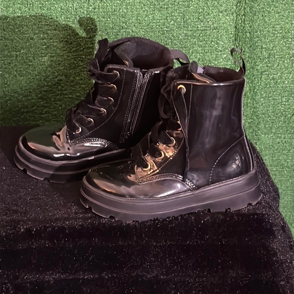 Girl H&M boots Size 12